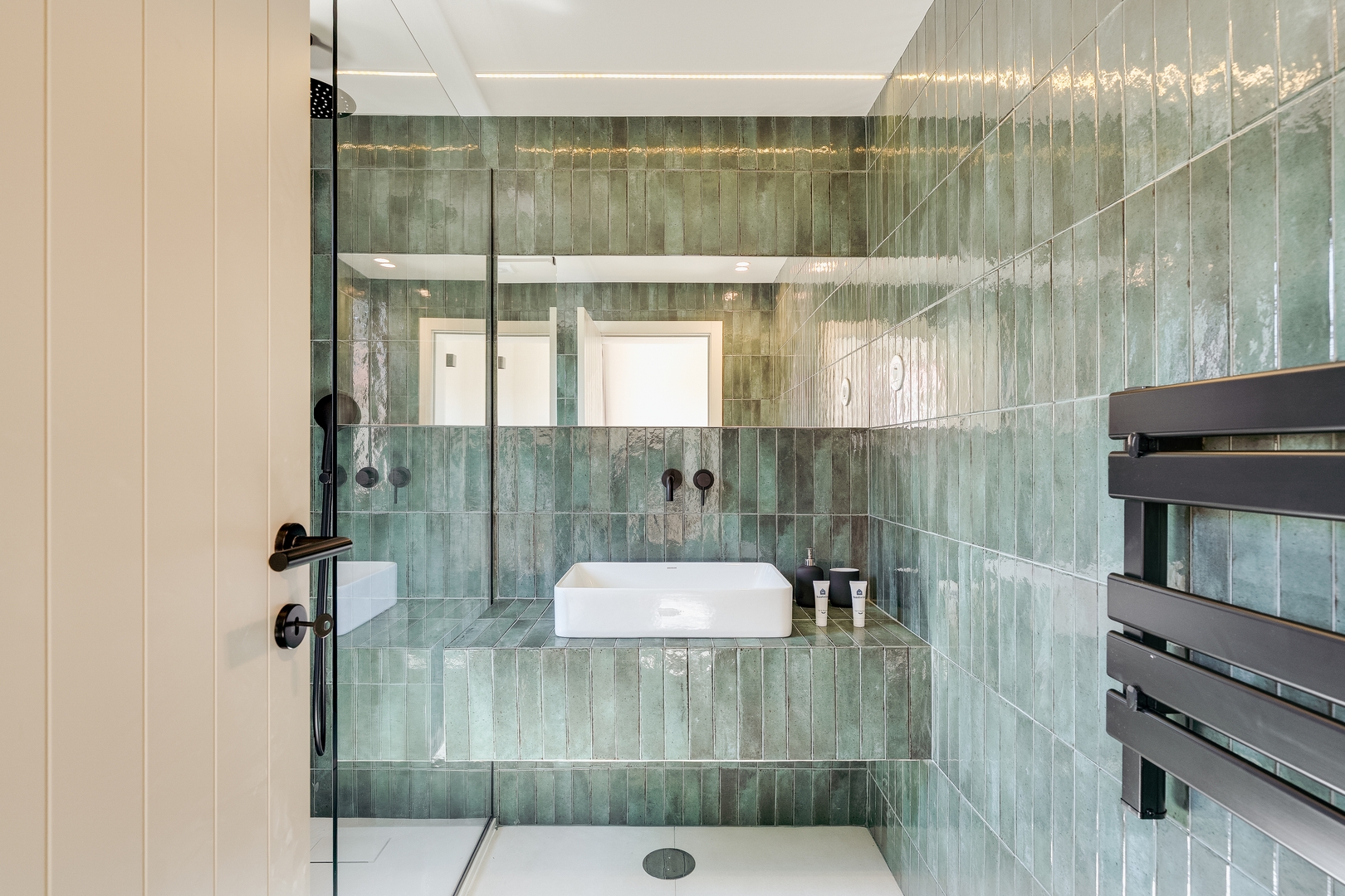 Pool & Indoor Jacuzzi in Pedorido by HostWise 81 Host Wise Booking