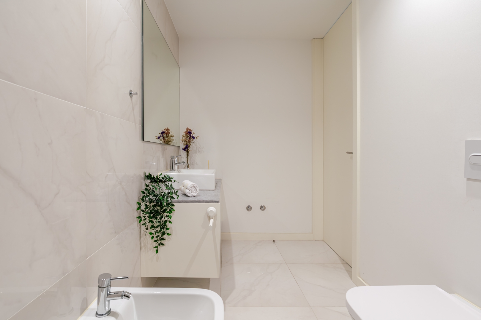 HostWise – Modern & Cozy Flat | Near the Beach 13 Host Wise Booking