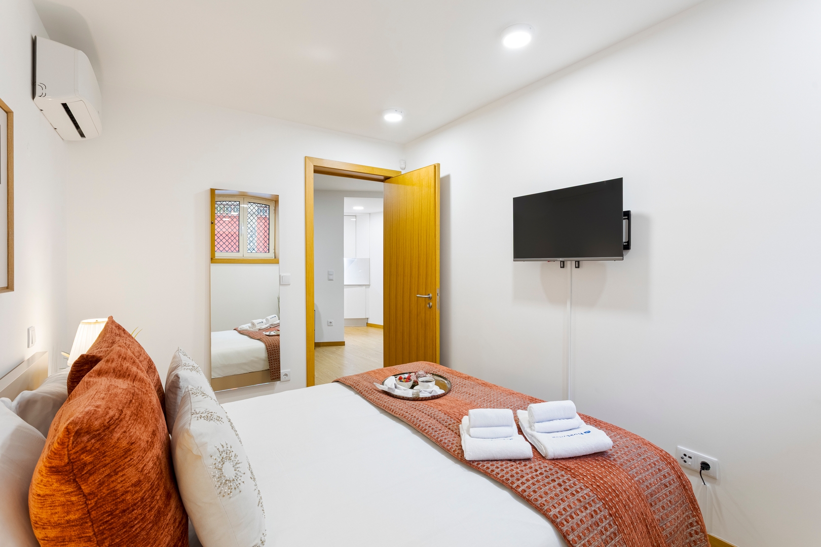 Modern & Central Flat w/ Garage by HostWise 8 Host Wise Booking