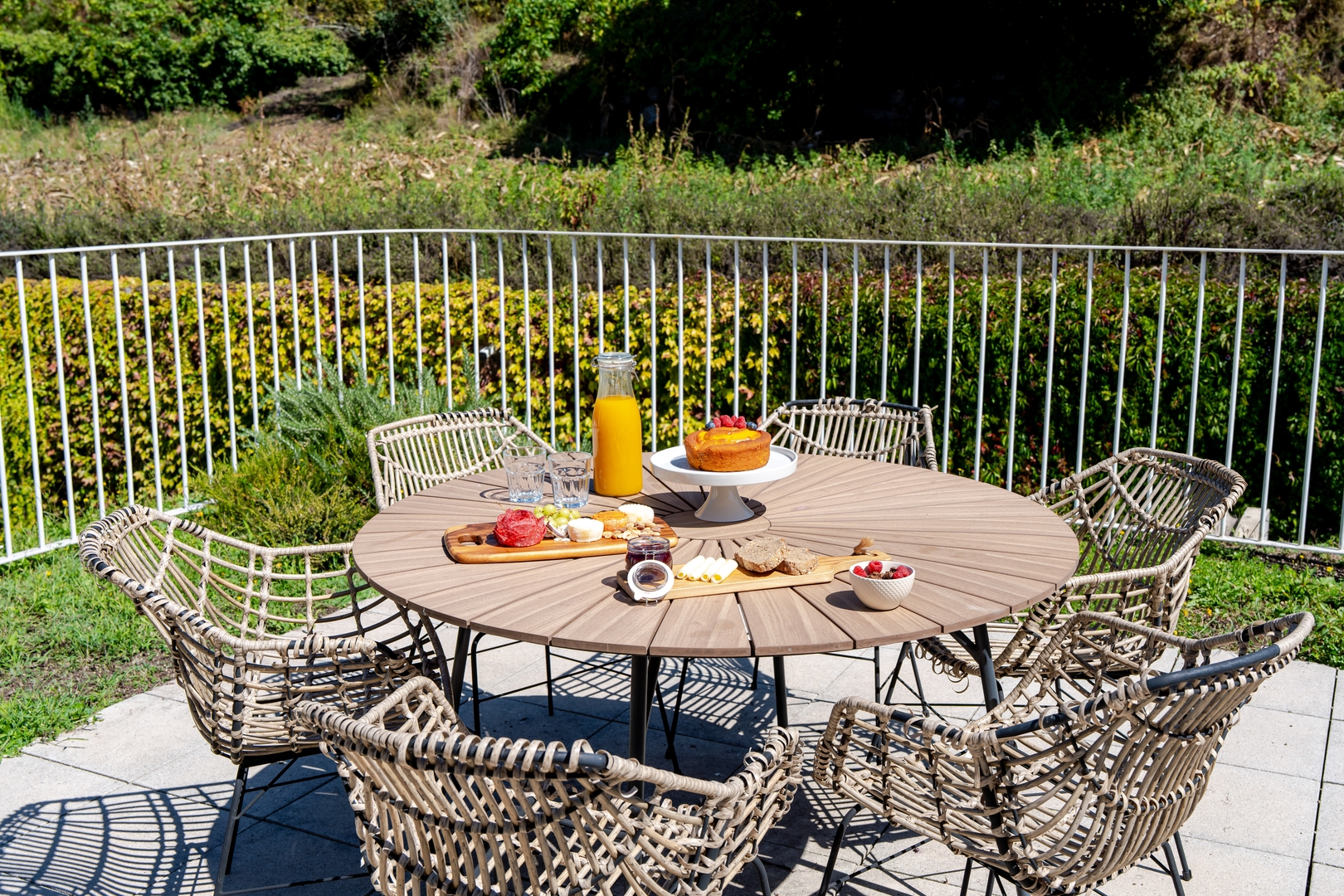 Studios & Spacious T4 with Garden by HostWise 93 Host Wise Booking