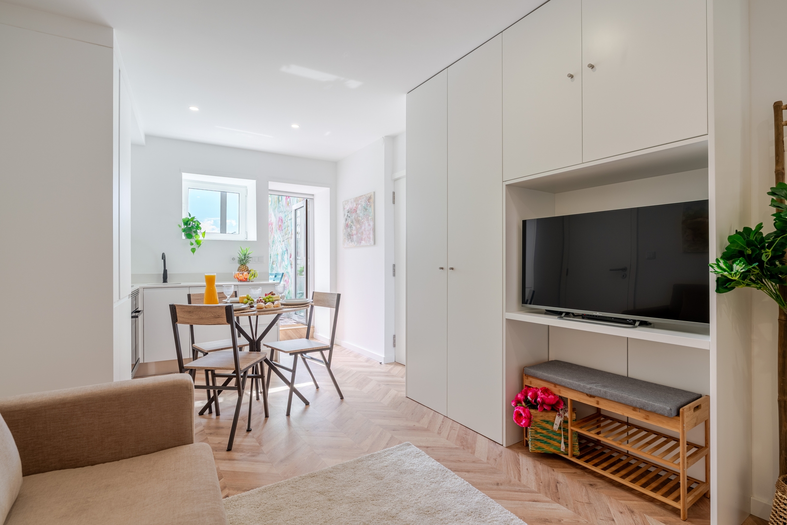 HostWise - Stylish Studio w/ Charming Terrace 13 Host Wise Booking