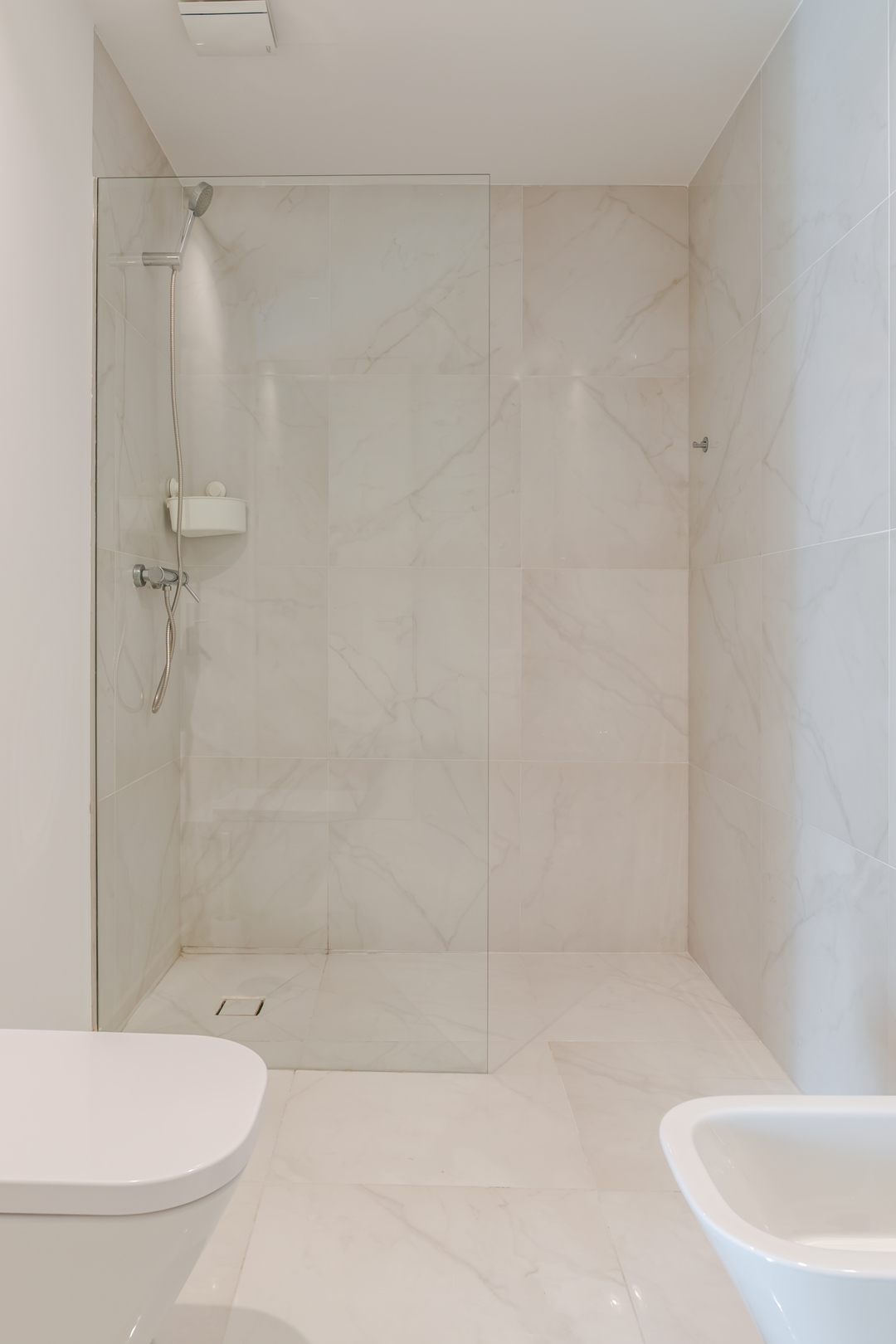HostWise – Modern & Cozy Flat | Near the Beach 14 Host Wise Booking