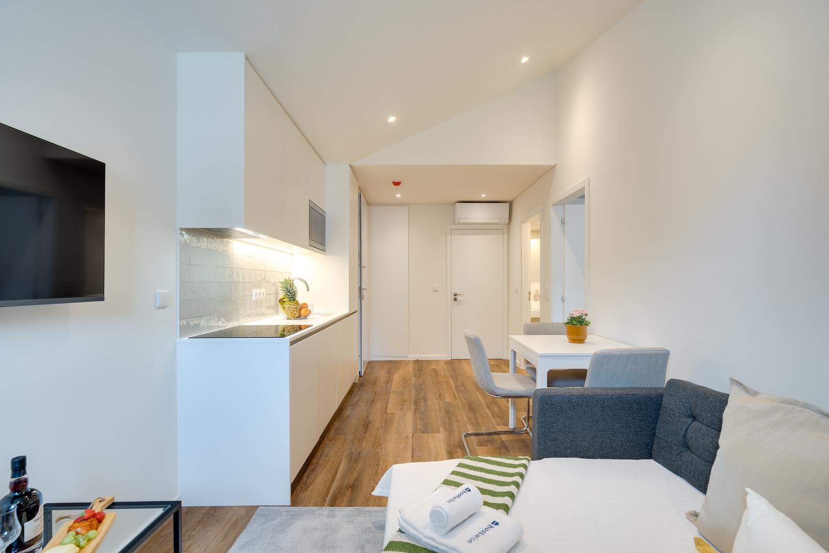 Stylish Comfort at Marquesa Palace by HostWise 21 Host Wise Booking