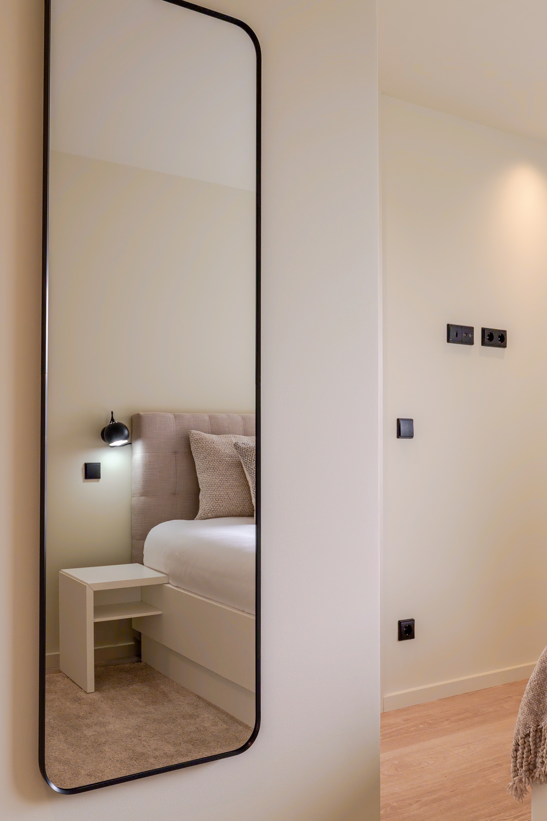 HostWise - Stylish Flat with Terrace & Garage 7 Host Wise Booking