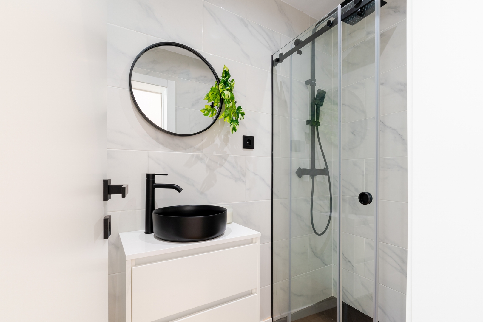 Urban Terrace & Stylish Living Spaces by HostWise 29 Host Wise Booking