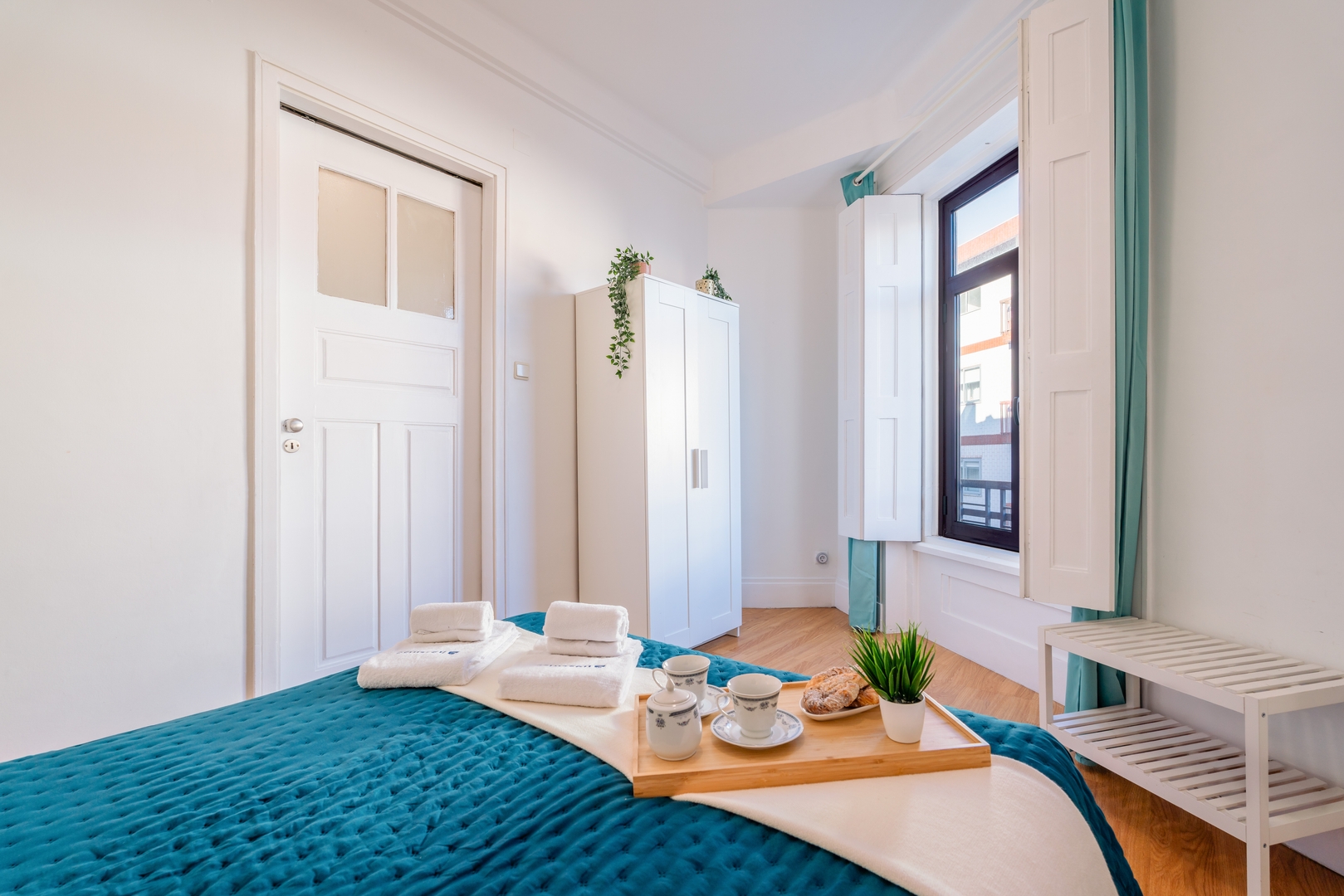 Host Wise - Roomy Restful Apartment w/ Balcony 13 Host Wise Booking