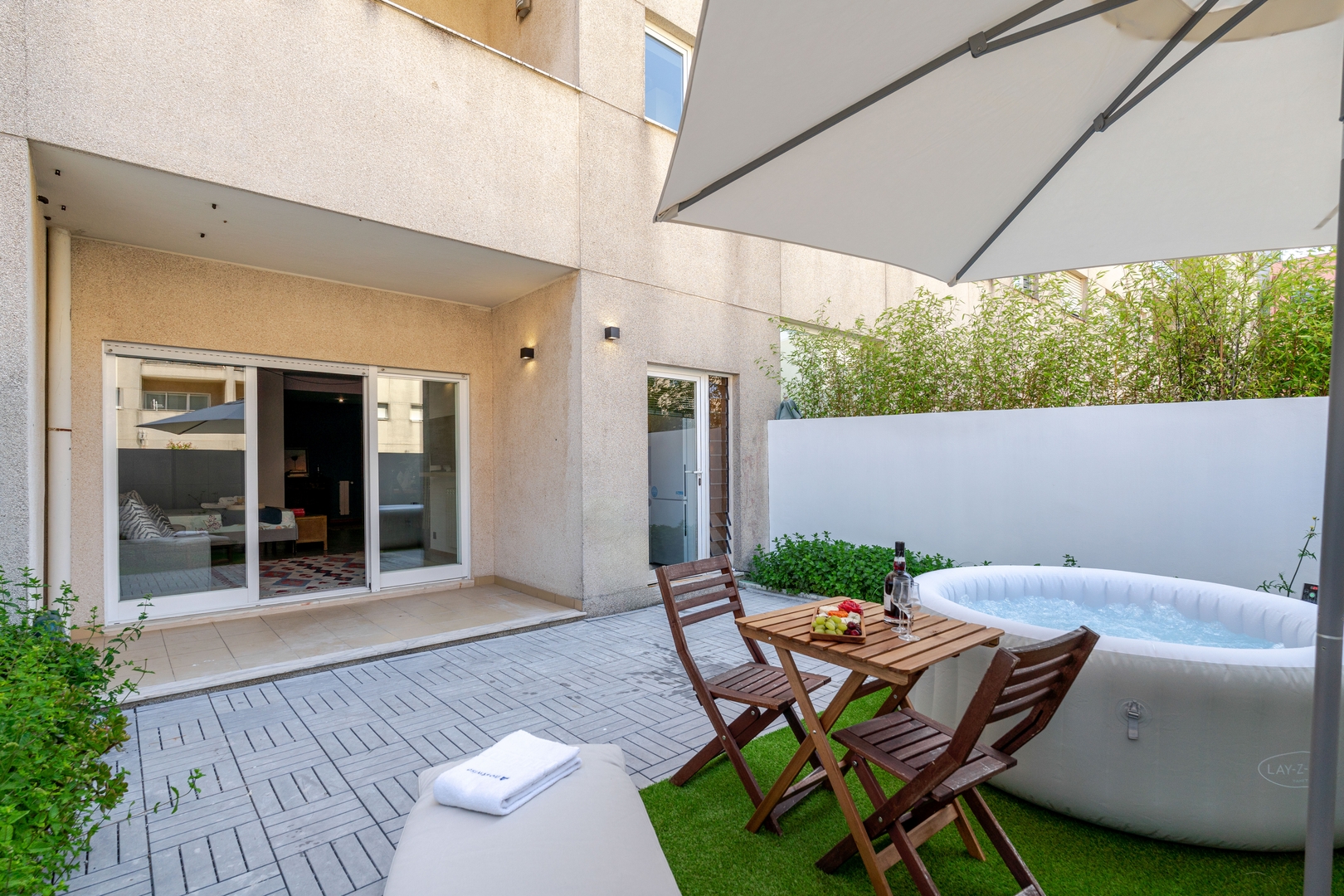 HostWise – Modern Flat w/ Terrace | Near the Beach 30 Host Wise Booking