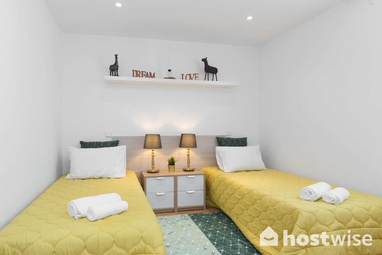 HostWise - Charming Sunny Flat | Batalha 2 Host Wise Booking
