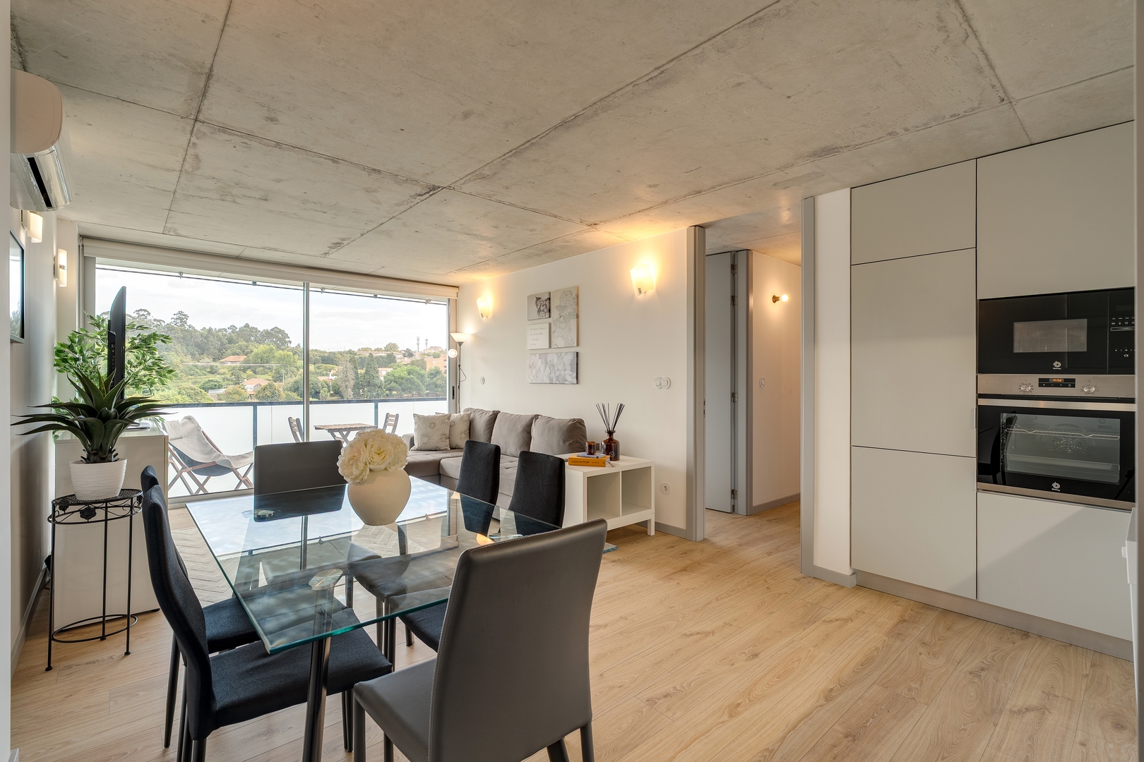 Lovely Flat w/ Balcony, Pool & Garage by HostWise 16 Host Wise Booking