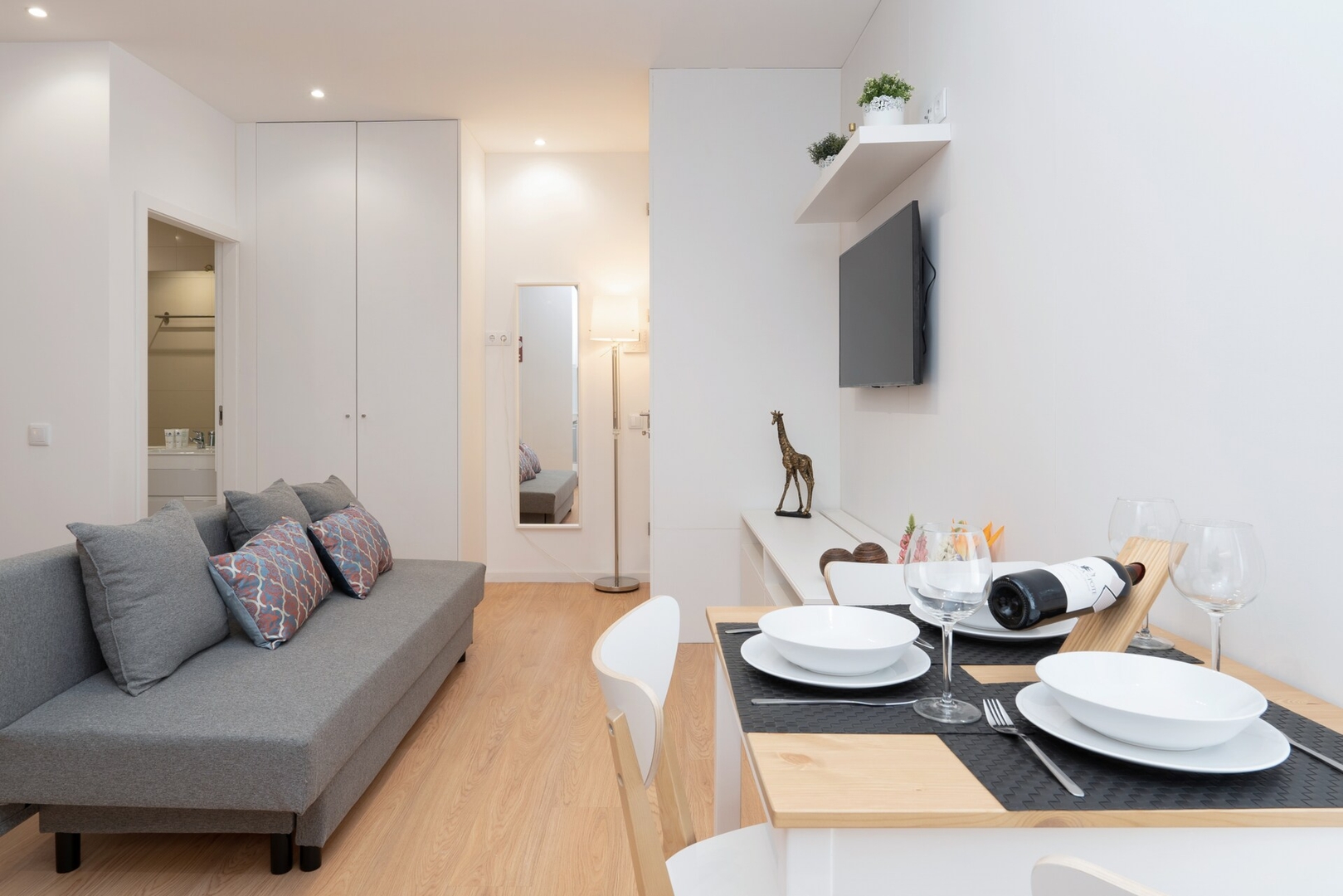 Host Wise - Cozy Bright Studio | Gaia 22 Host Wise Booking