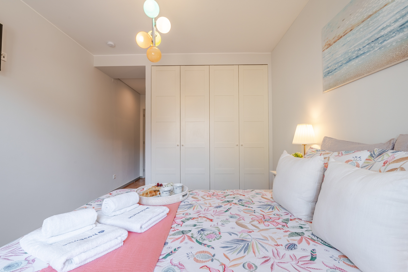 HostWise - Bright & Spacious Flat w/ Garage 14 Host Wise Booking