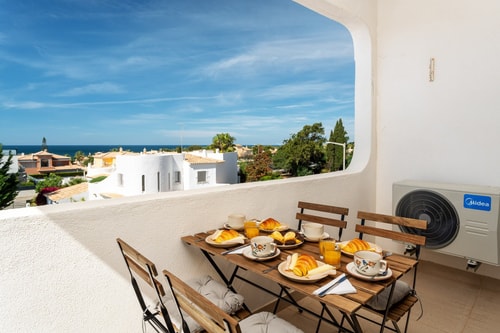 HostWise - Bright Lovely Flat w/ Balcony Host Wise Booking