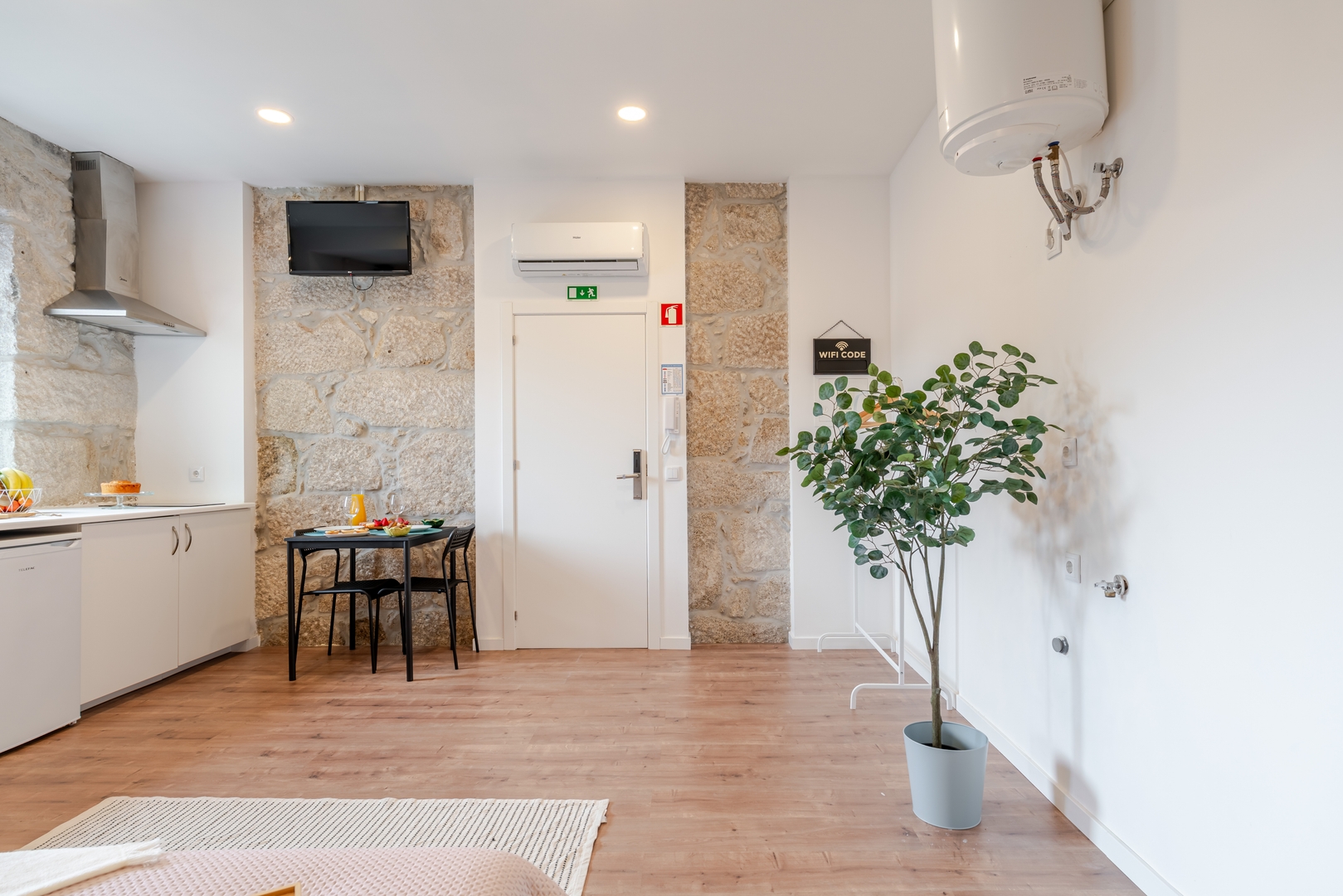 HostWise - Charming Urban Flat with a Terrace 13 Host Wise Booking