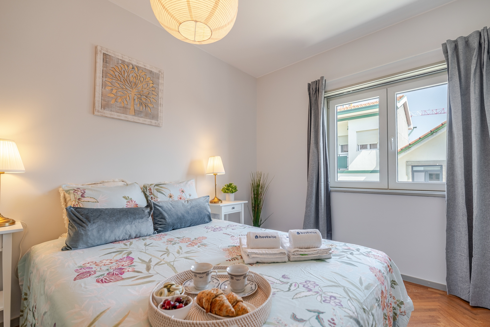 HostWise - Bright & Spacious Flat w/ Garage 7 Host Wise Booking