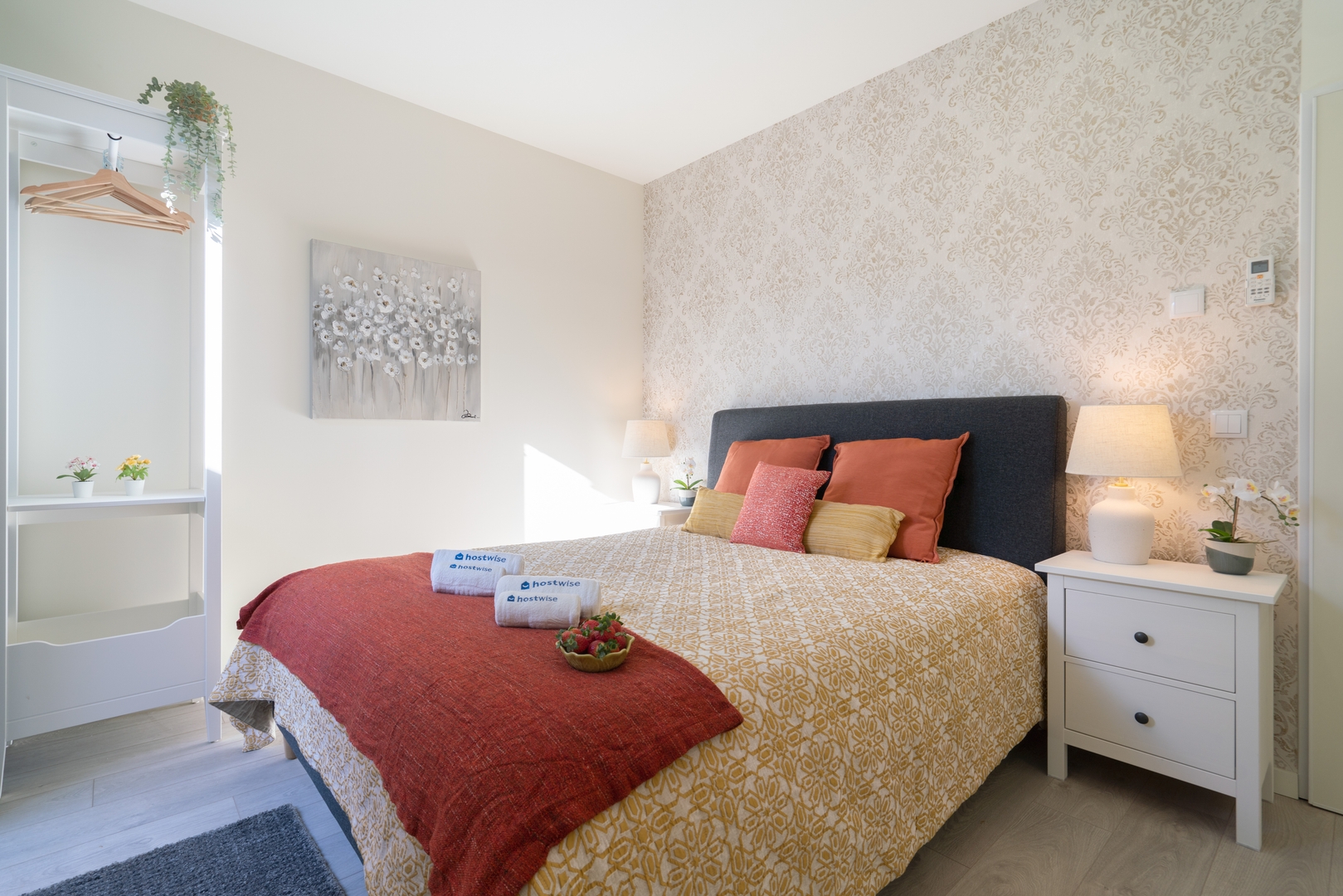 HostWise - Studios with Patio & Kitchenette 44 Host Wise Booking