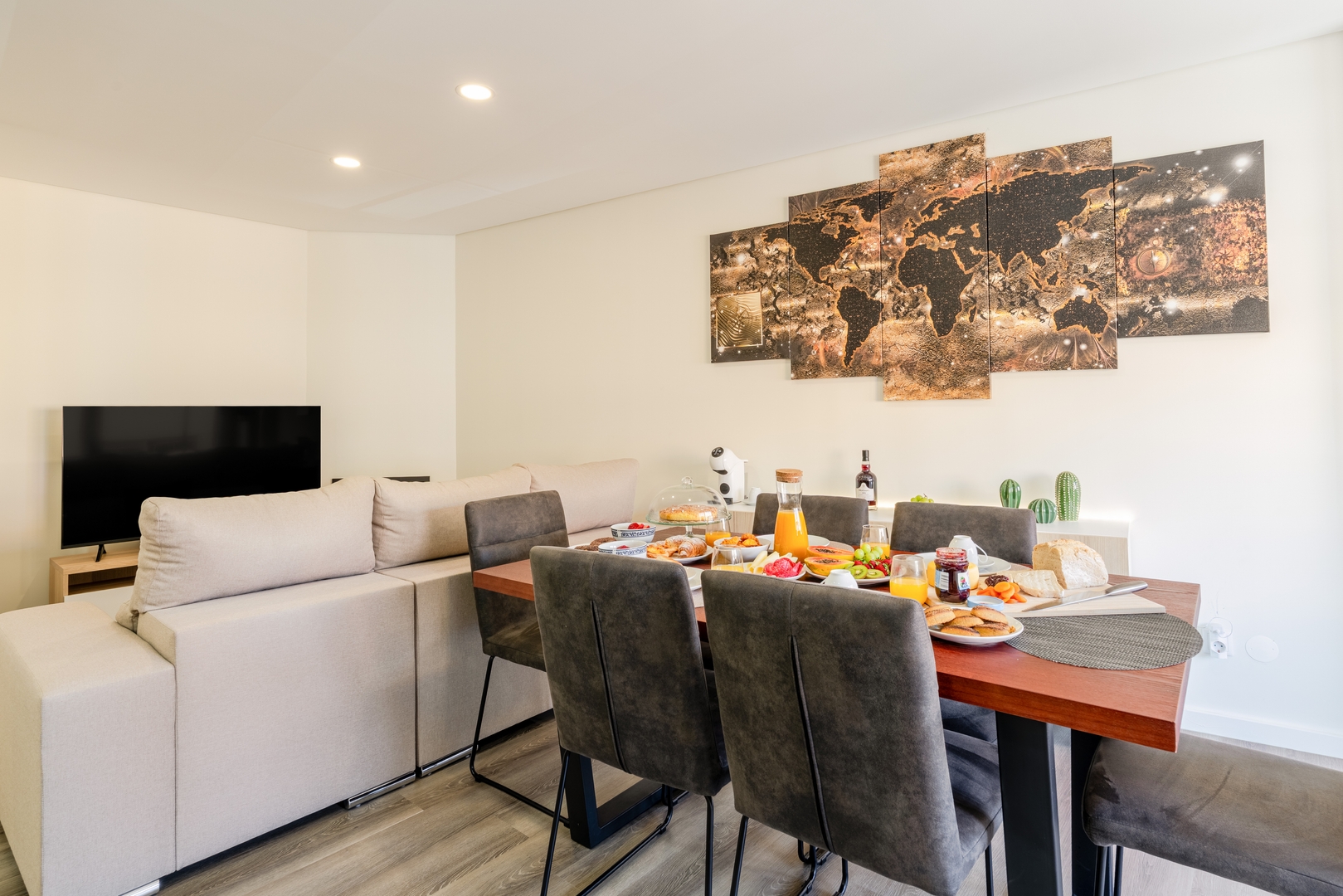 Spacious & Stylish Flat with Garage by HostWise 16 Host Wise Booking