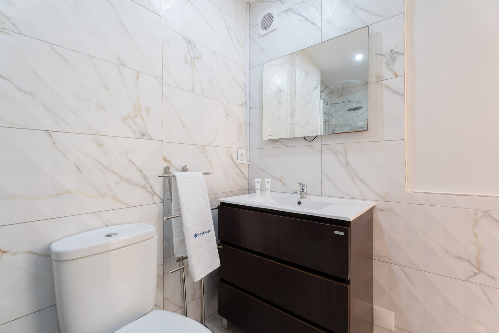 Host Wise - Charming Spacious Duplex House 24 Host Wise Booking