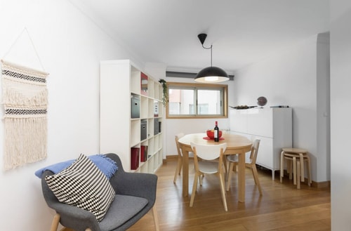 Deluxe Modern Flat w/ Balcony by HostWise Host Wise Booking