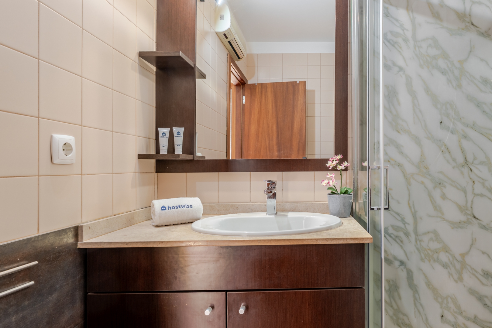 Twin Picaria Balcony Suites by HostWise 29 Host Wise Booking