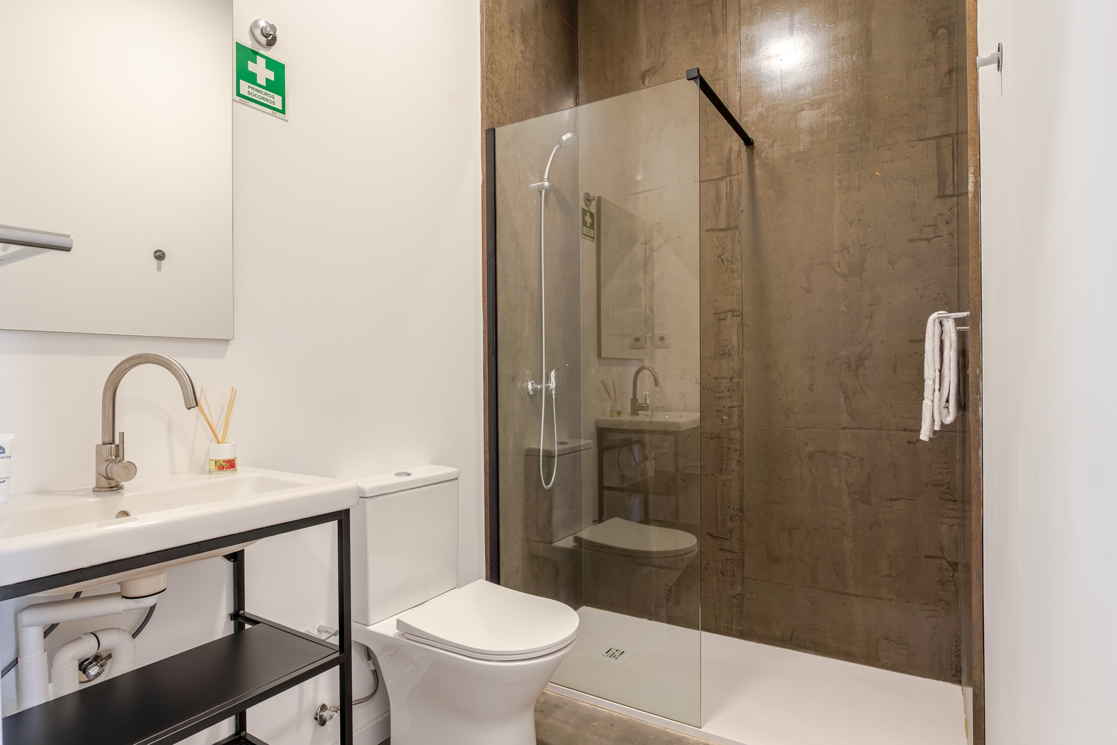 Stylish & Cozy Flat by HostWise 4 Host Wise Booking