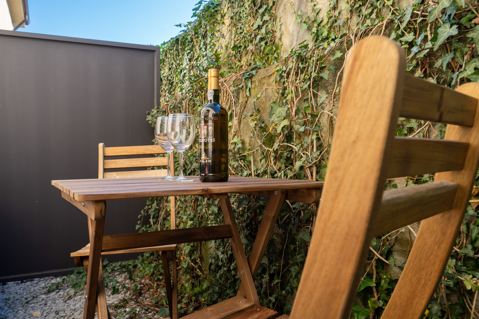 HostWise - Studios with Patio & Kitchenette 4 Host Wise Booking