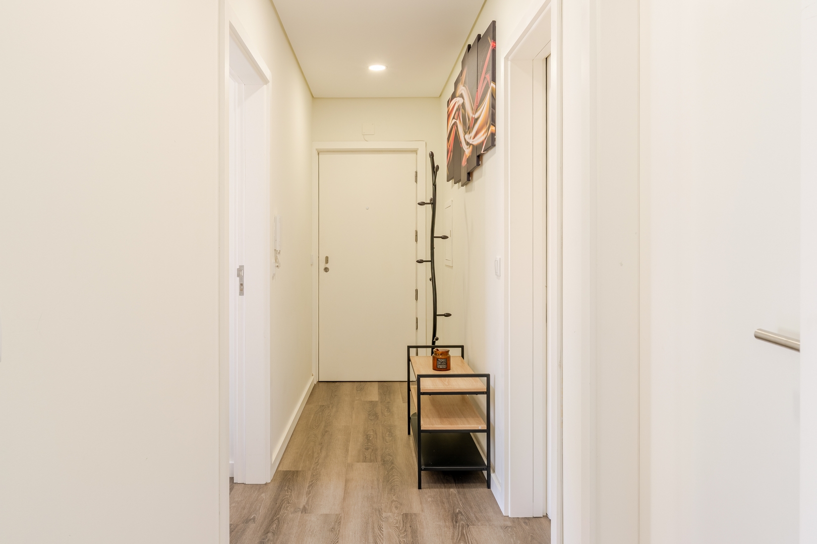 Spacious & Stylish Flat with Garage by HostWise 35 Host Wise Booking