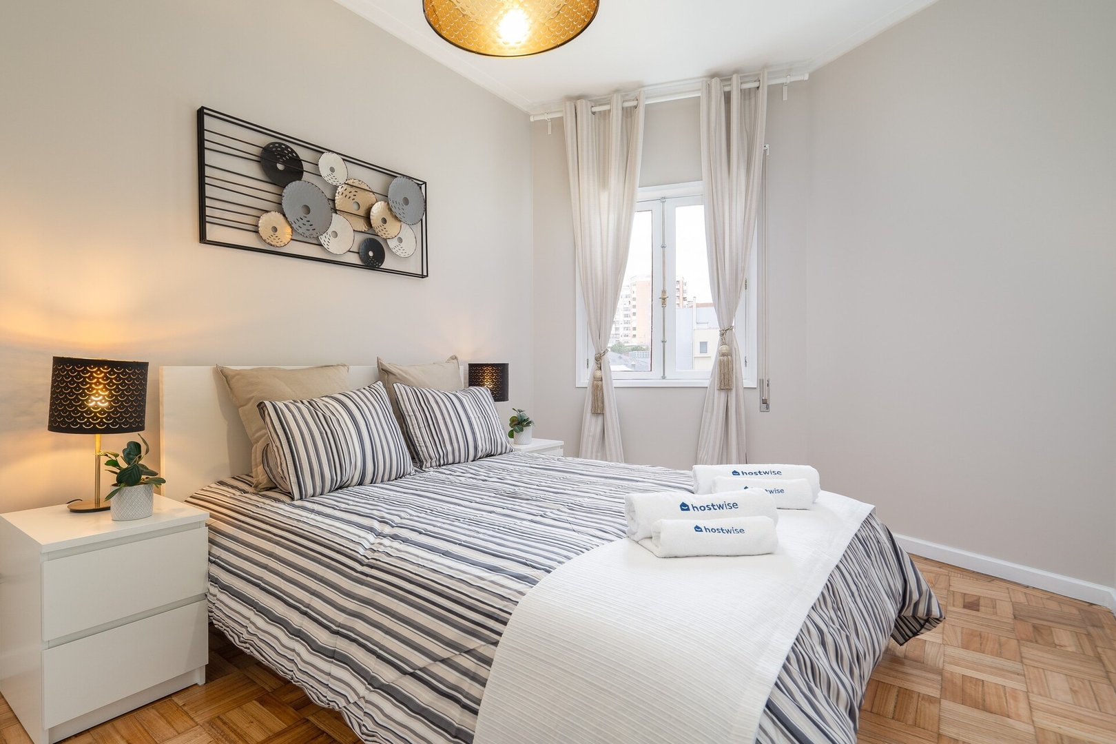 HostWise - Deluxe Bright Flat w/ Netflix 17 Host Wise Booking