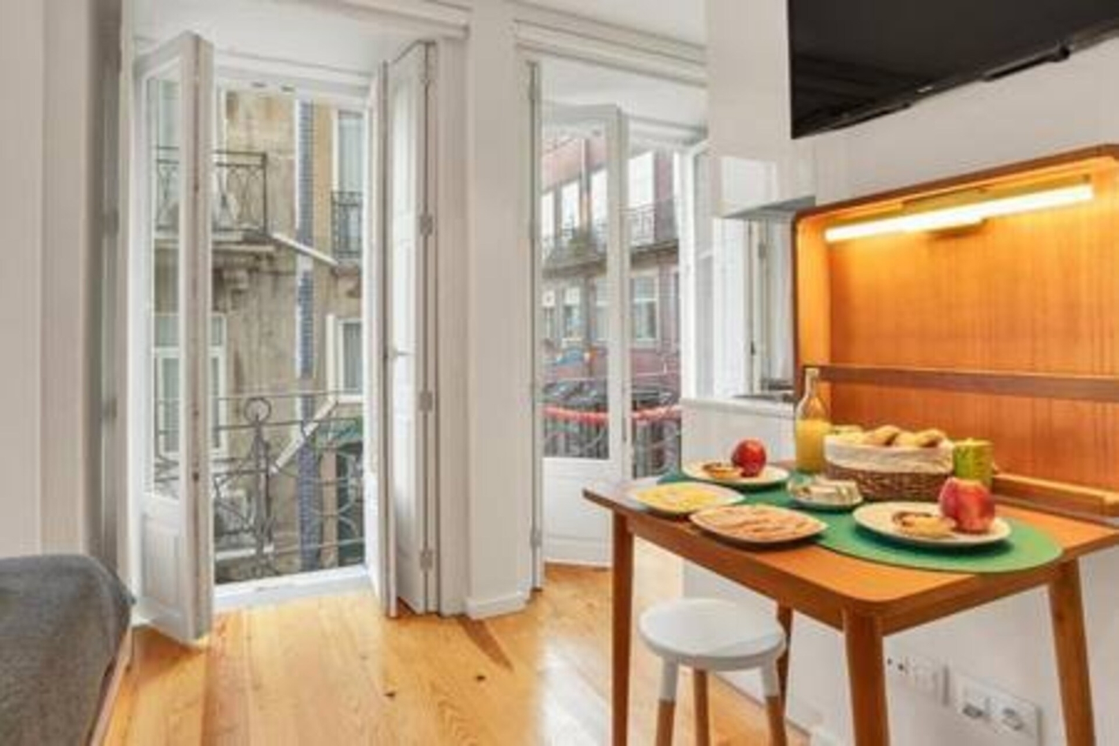 4 Trendy Studios w/ Balcony | Clérigos by HostWise Host Wise Booking