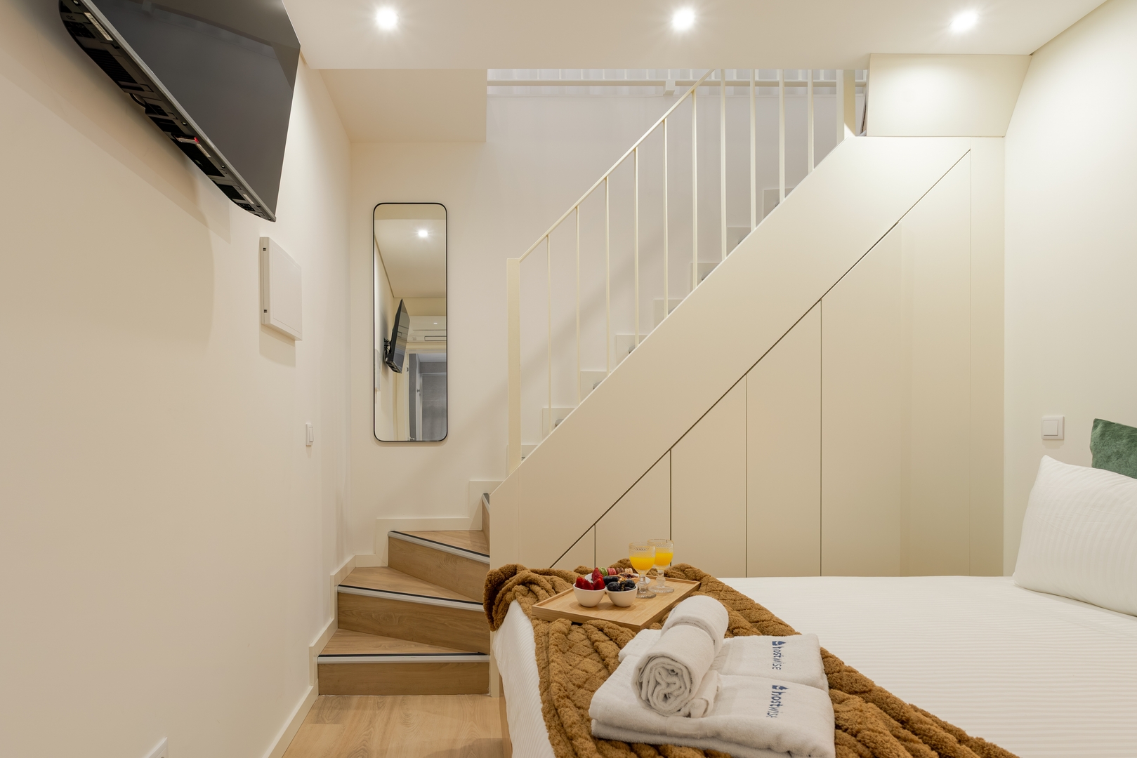 Stylish 2 Duplex & Patio Studio in Porto by HostWise 27 Host Wise Booking