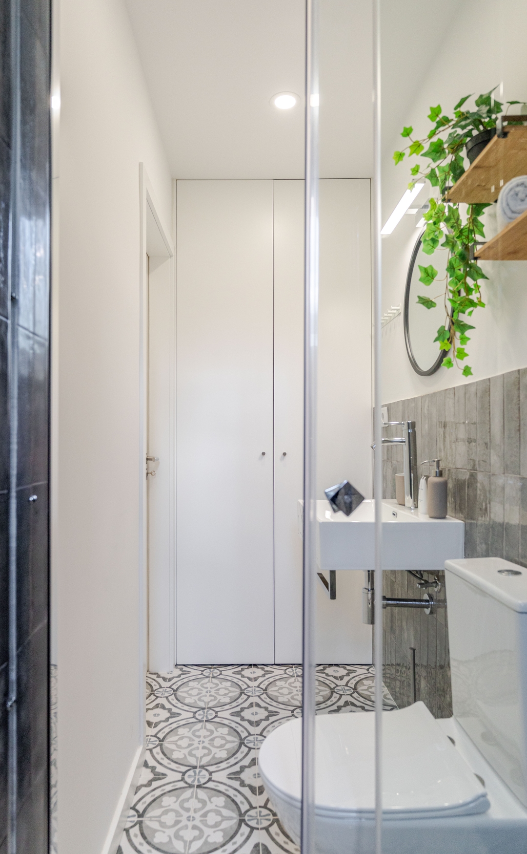 HostWise - Stylish Studio w/ Charming Terrace 28 Host Wise Booking