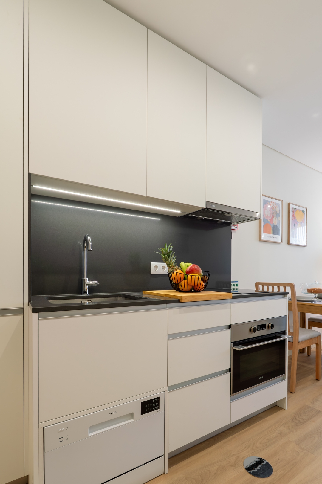 Stylish 2 Duplex & Patio Studio in Porto by HostWise 31 Host Wise Booking