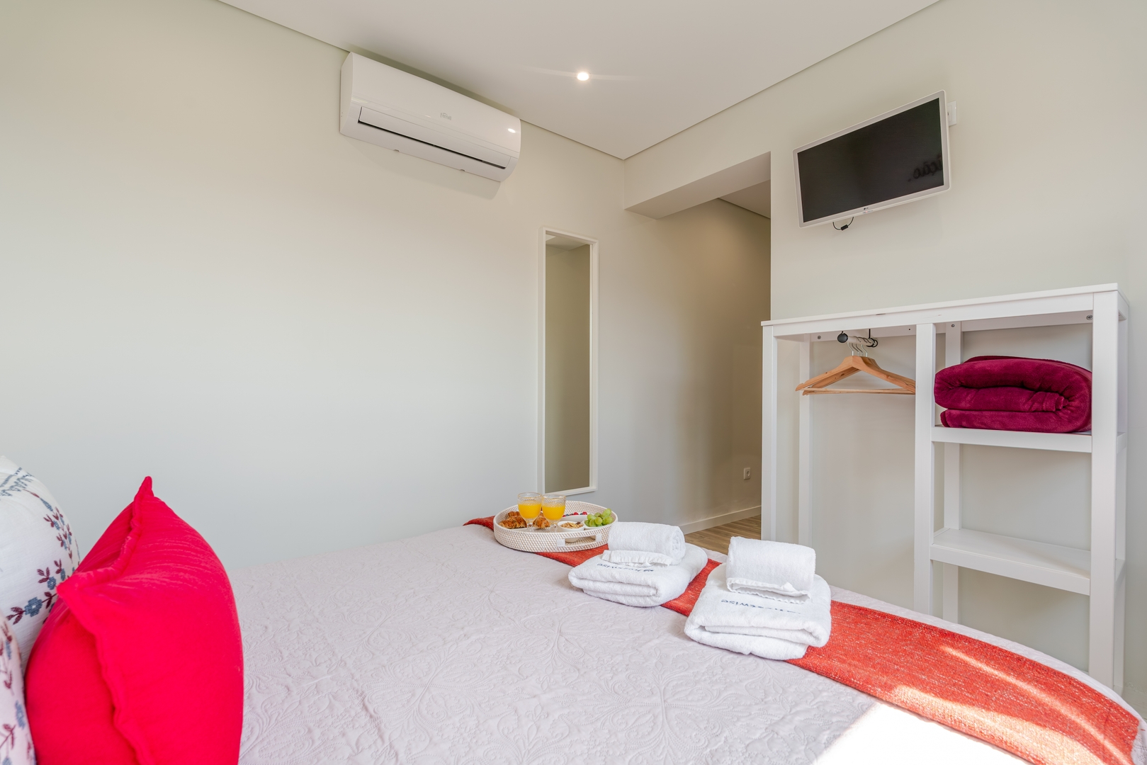 HostWise - 10BR Douro Villa with Pool 39 Host Wise Booking