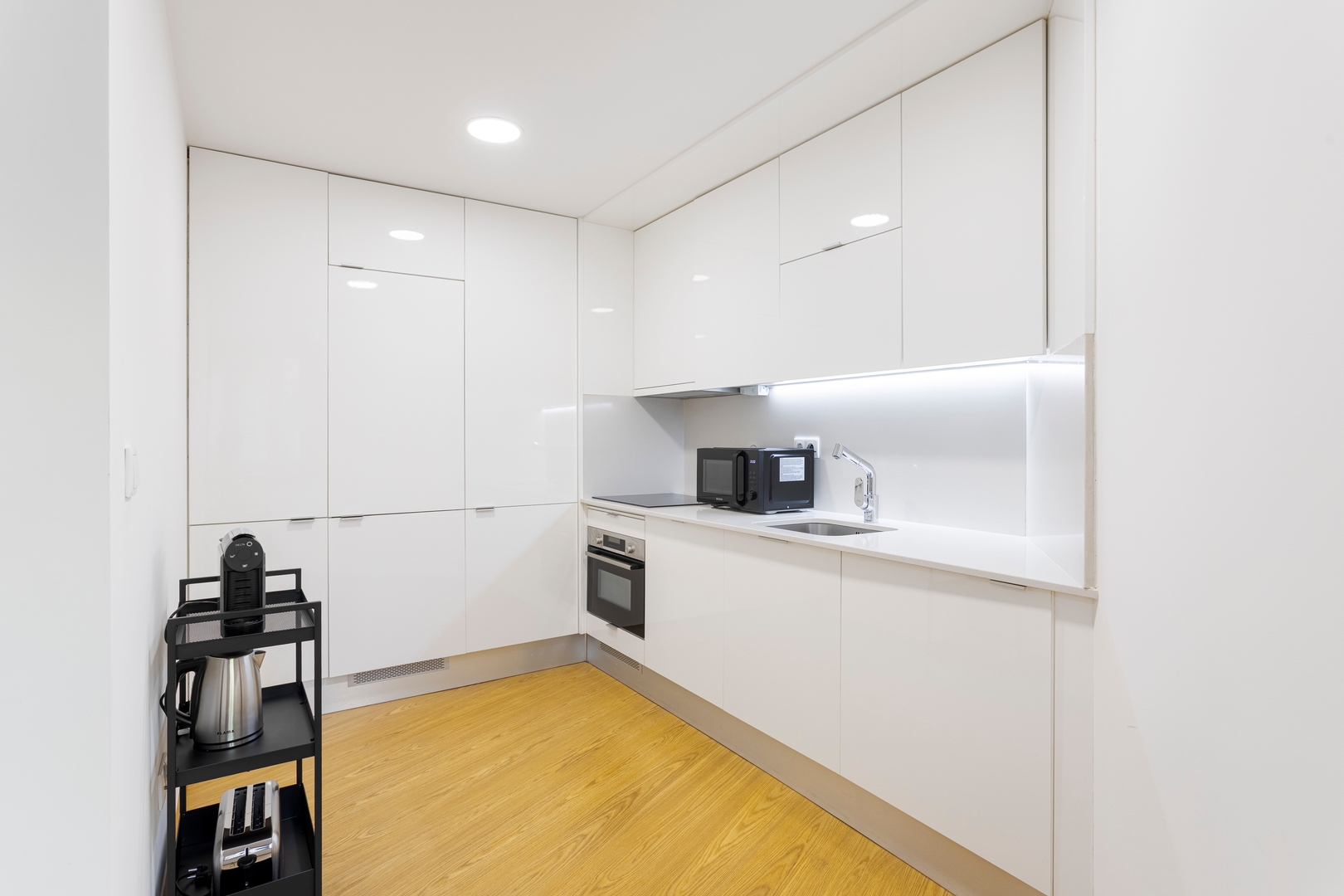 Modern & Central Flat w/ Garage by HostWise 2 Host Wise Booking