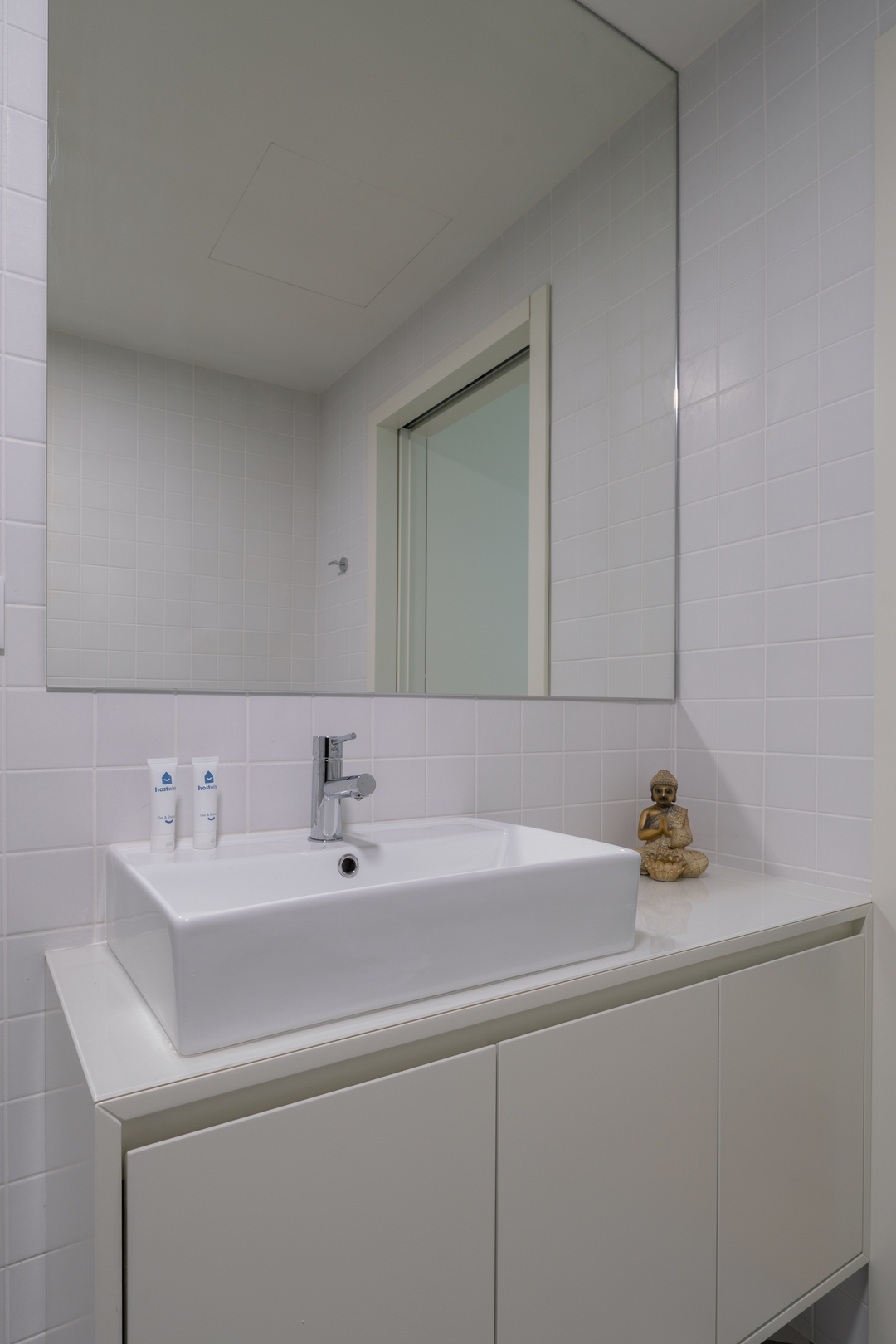 Host Wise - Stylish Studio in Porto Downtown 18 Host Wise Booking