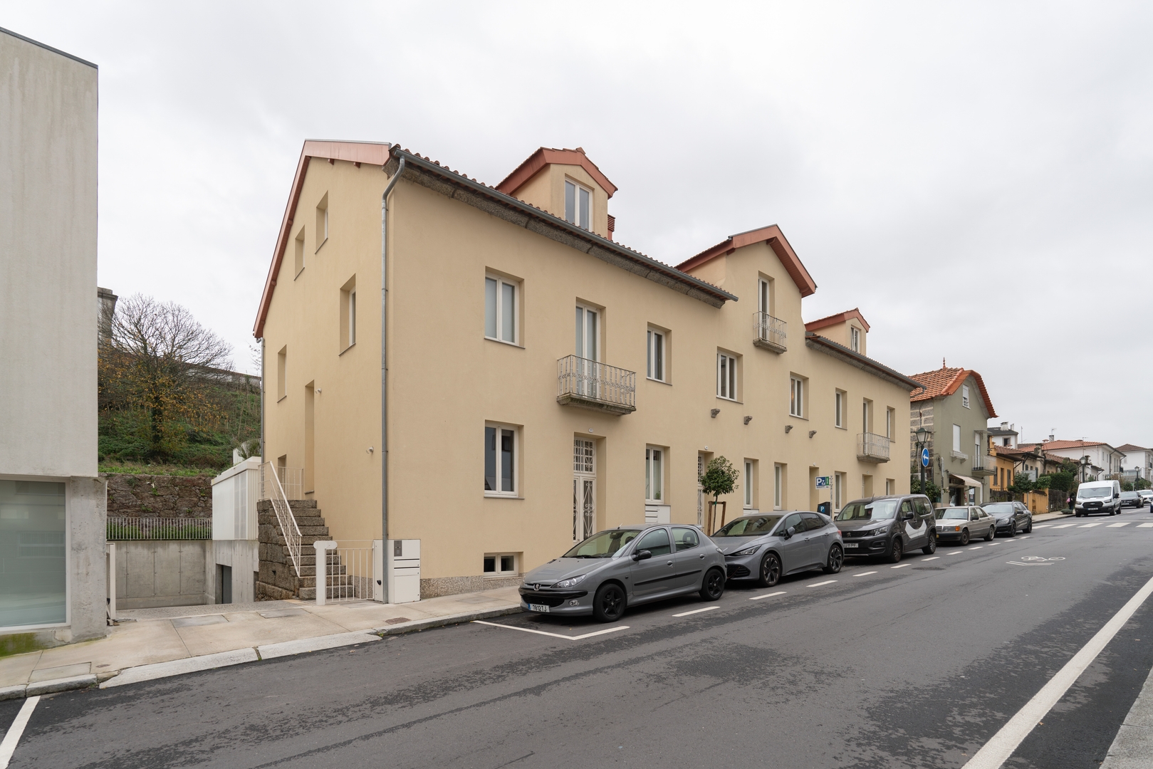 Dual Sunny Studios in Old Guimarães by HostWise 23 Host Wise Booking