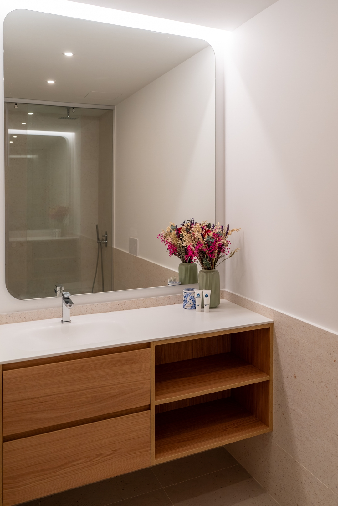 Sleek & Modern Flat w/ Private Garage by HostWise 26 Host Wise Booking