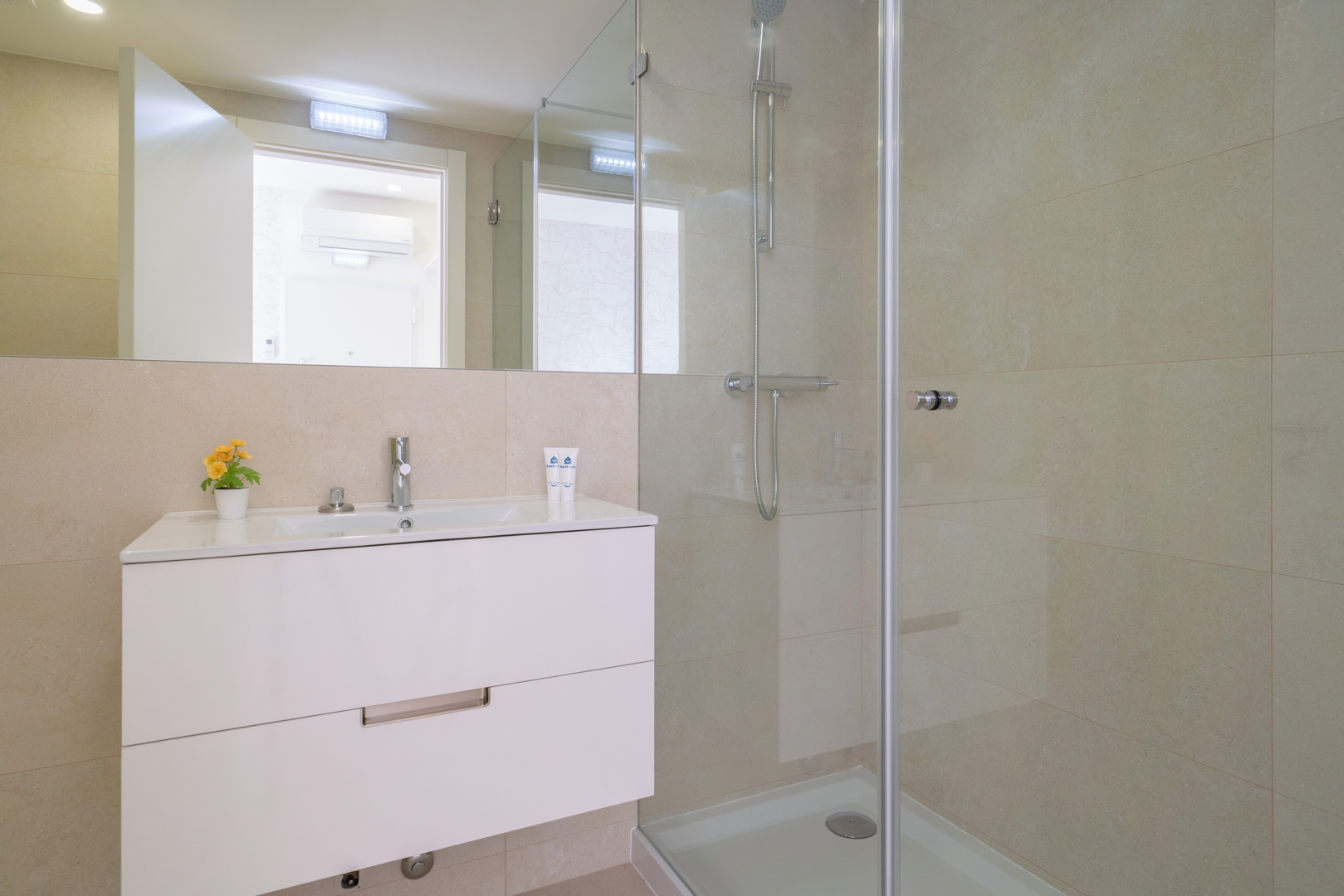 HostWise - Studios with Patio & Kitchenette 38 Host Wise Booking