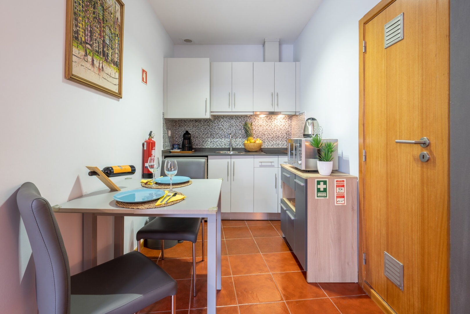 HostWise - Welcoming Flats w/ Jacuzzi & Terrace 24 Host Wise Booking