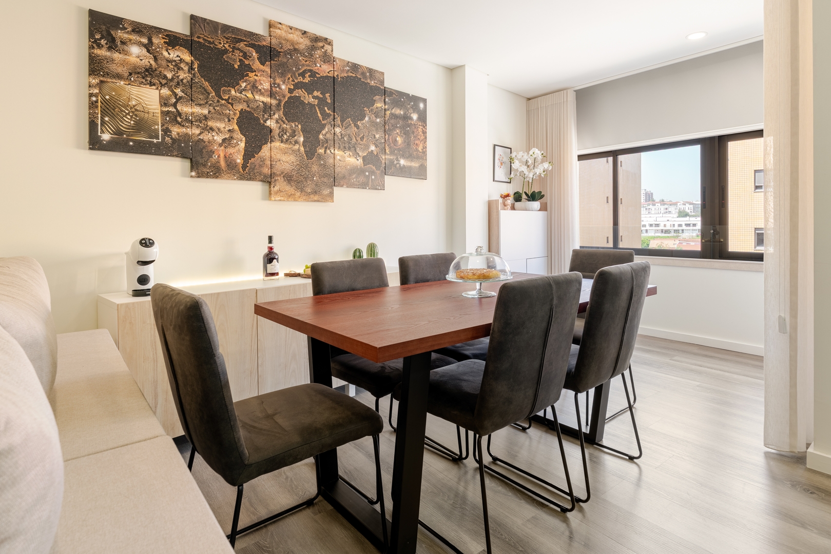 Spacious & Stylish Flat with Garage by HostWise 1 Host Wise Booking