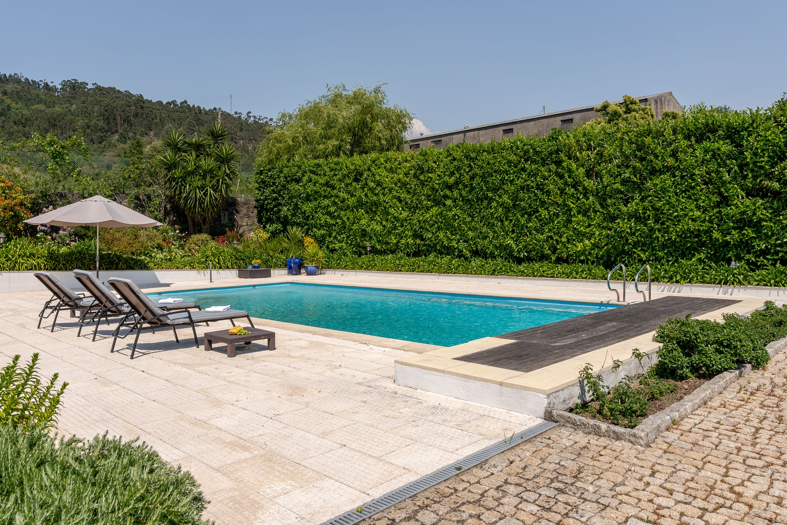 HostWise - Modern Comfort & Shared Pool in Paredes 30 Host Wise Booking