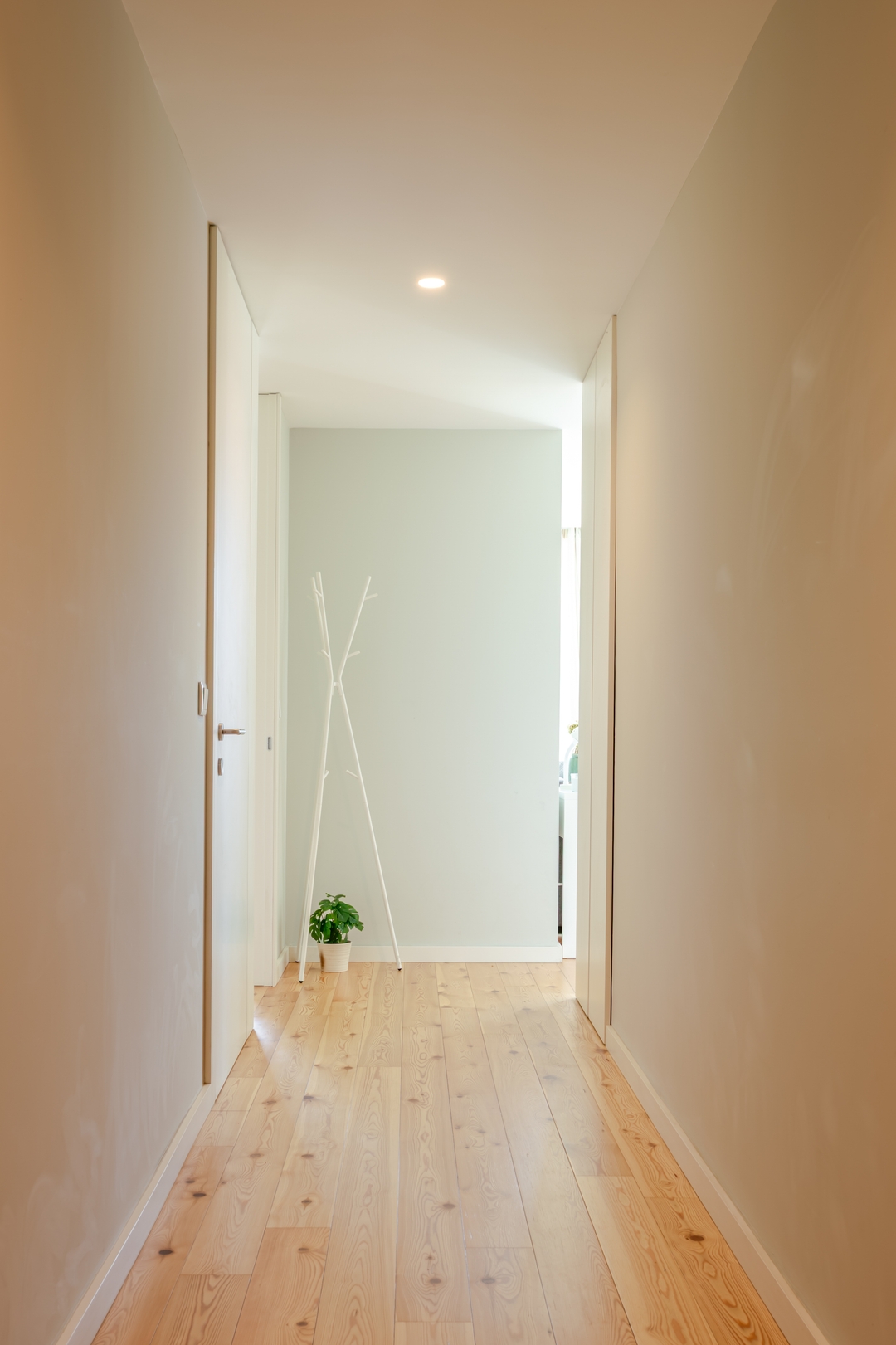 HostWise – Modern & Cozy Flat | Near the Beach 25 Host Wise Booking
