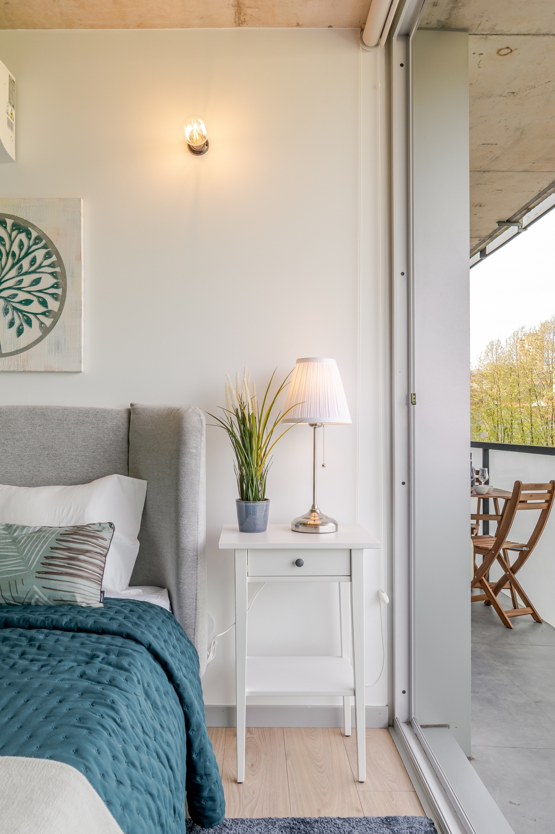 HostWise - Modern Flat w/ Balcony, Garage & Pool 7 Host Wise Booking