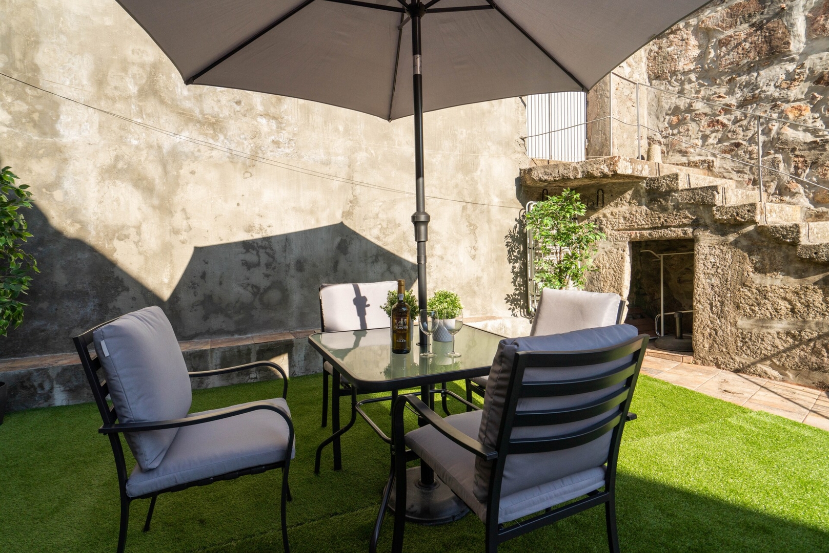 HostWise - Welcoming Flats w/ Jacuzzi & Terrace 13 Host Wise Booking