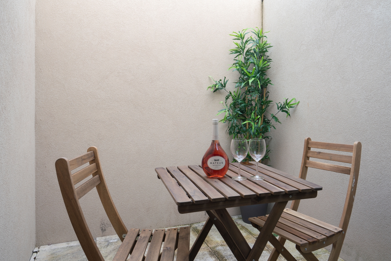 Bright Studios with Patios in Porto by HostWise 42 Host Wise Booking