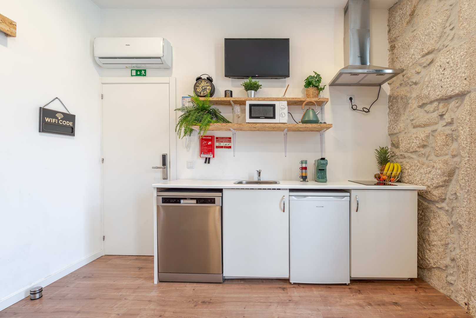 HostWise - Stylish Stone-Walled Flat 2 Host Wise Booking