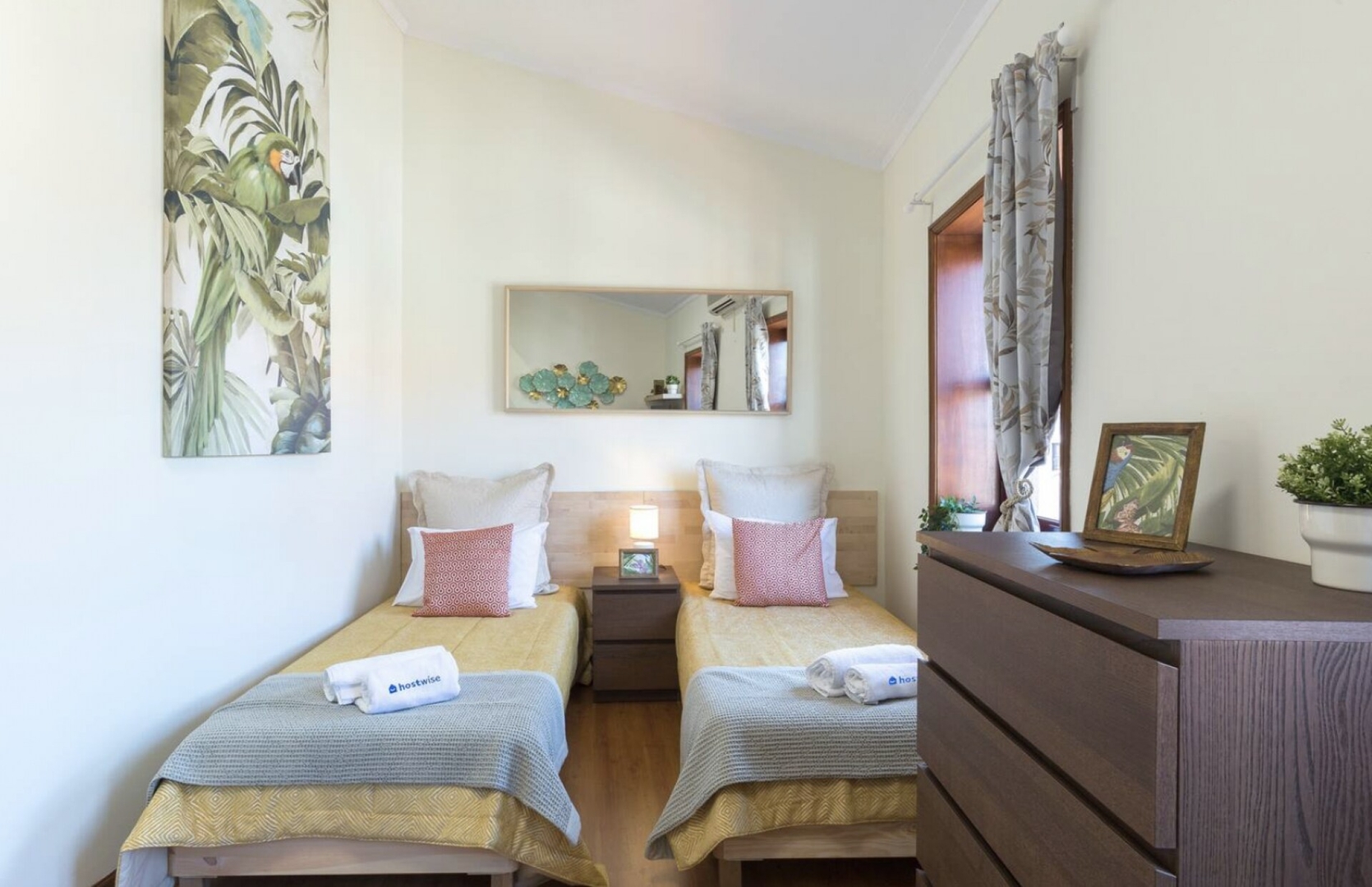 Host Wise - Central Comfy Flat 5 Host Wise Booking