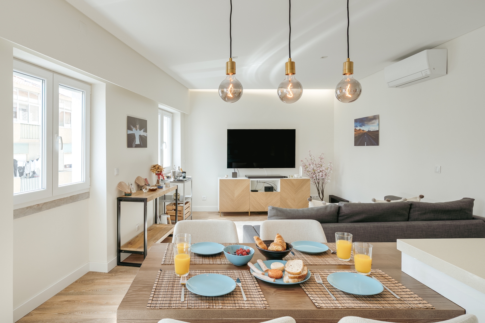 HostWise – Flat w/ Balcony & Workspace 29 Host Wise Booking