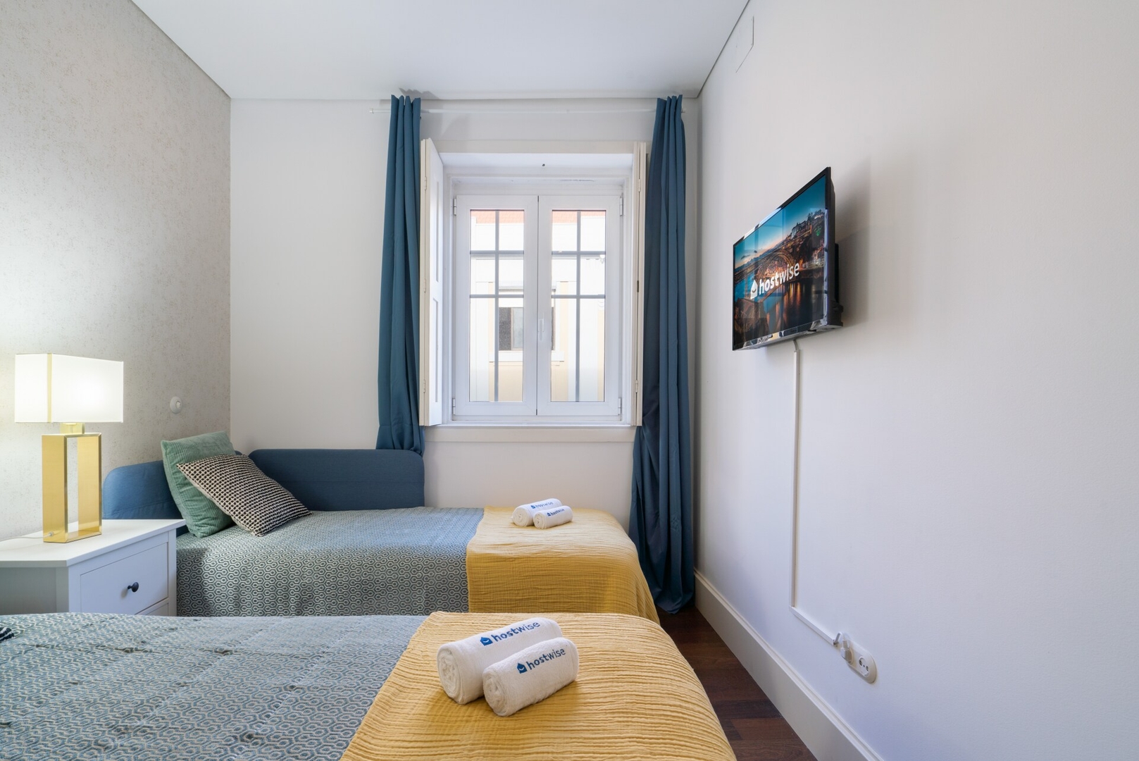 Host Wise - 2 Rustic Colorful Flats | Terrace 32 Host Wise Booking