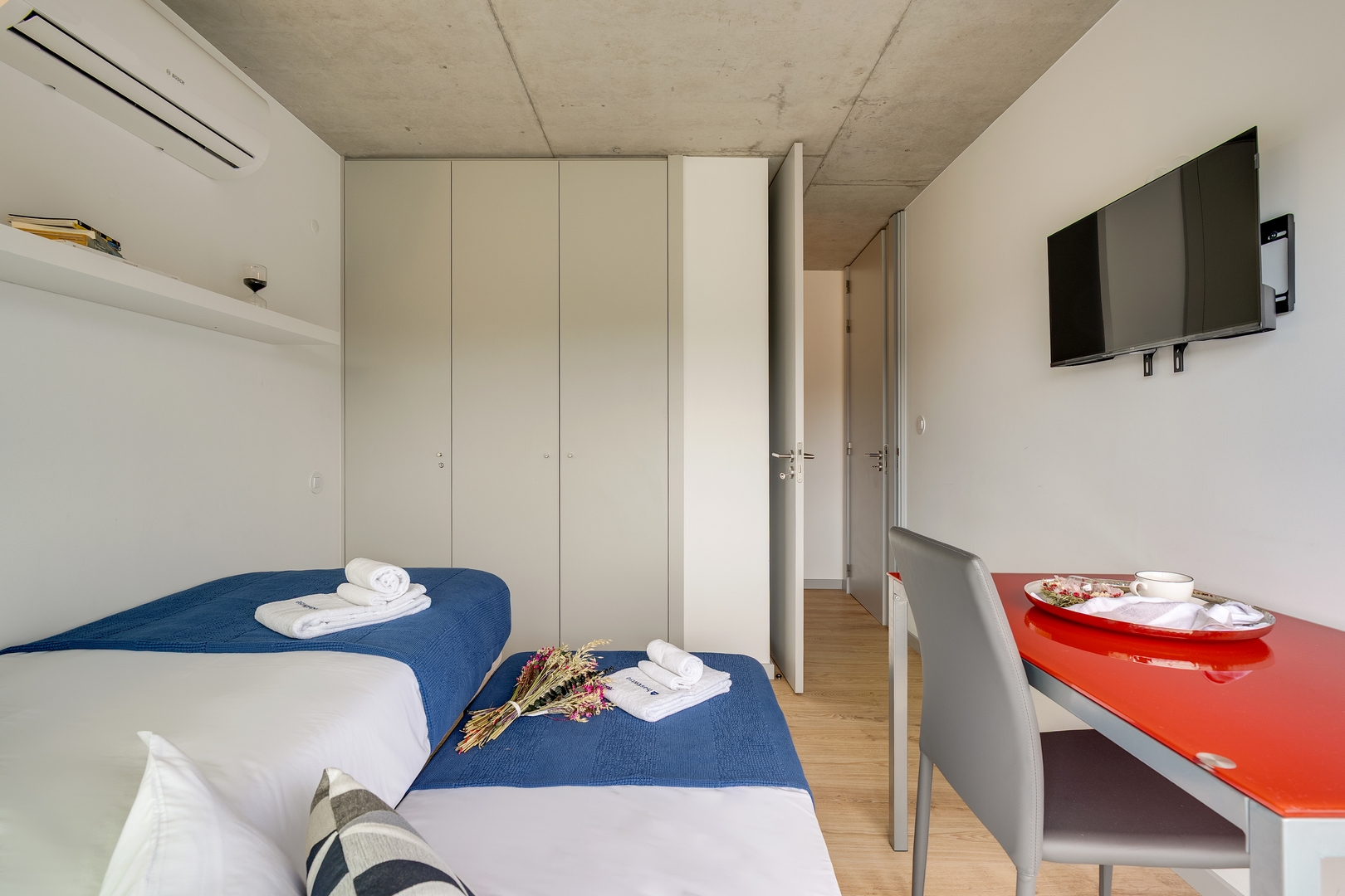 Lovely Flat w/ Balcony, Pool & Garage by HostWise 15 Host Wise Booking