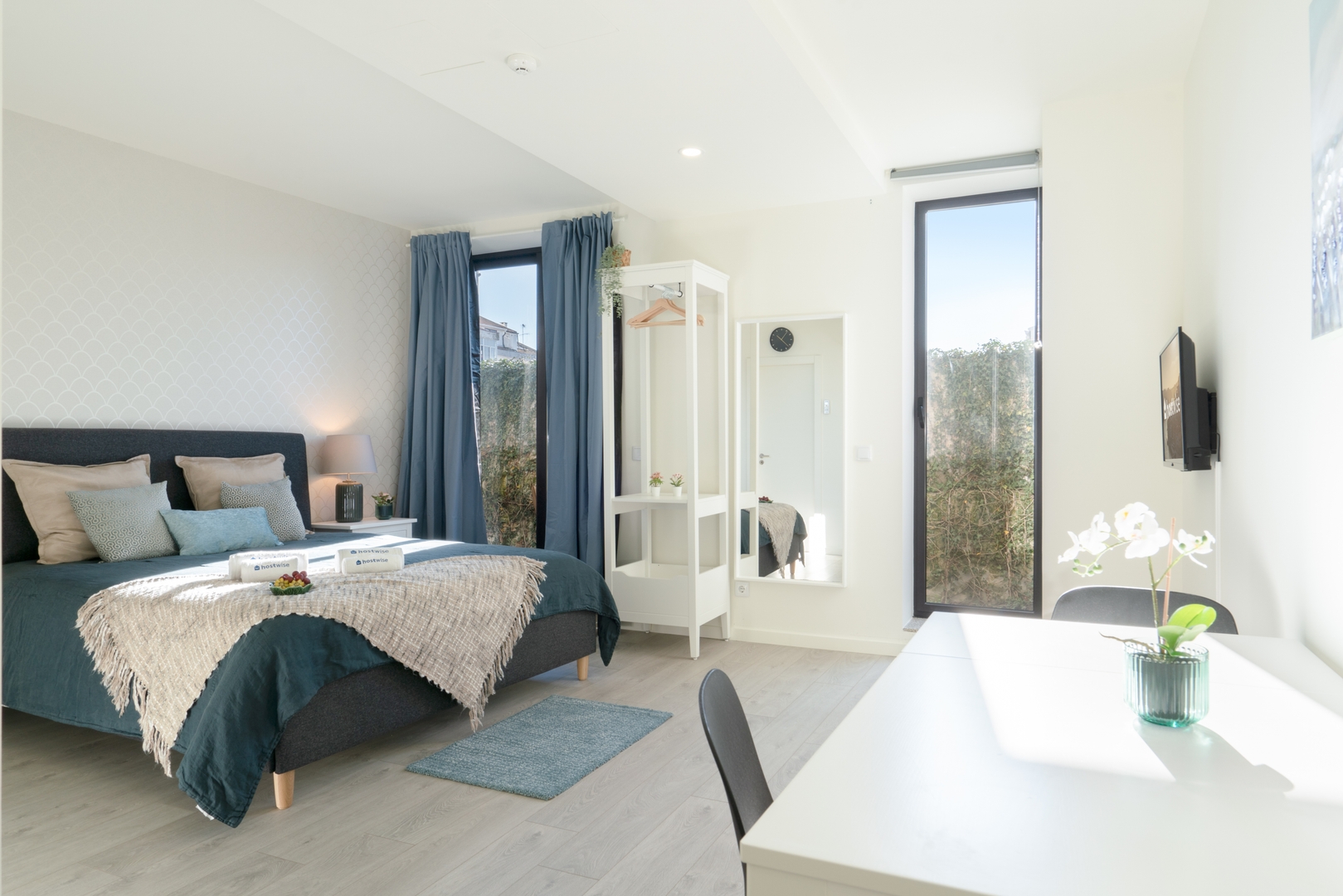 HostWise - Studios with Patio & Kitchenette 9 Host Wise Booking